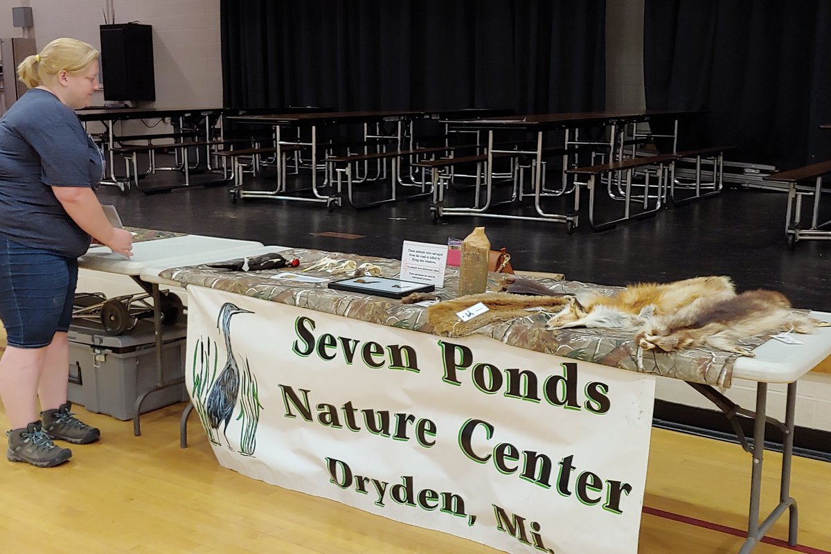 RomeoRdsProject's tweet photo. Learning with Katie from Seven Ponds at Romeo's Summer Learning Lab! #BeRomeo @romeoschools https://t.co/lRZNgTBPzf