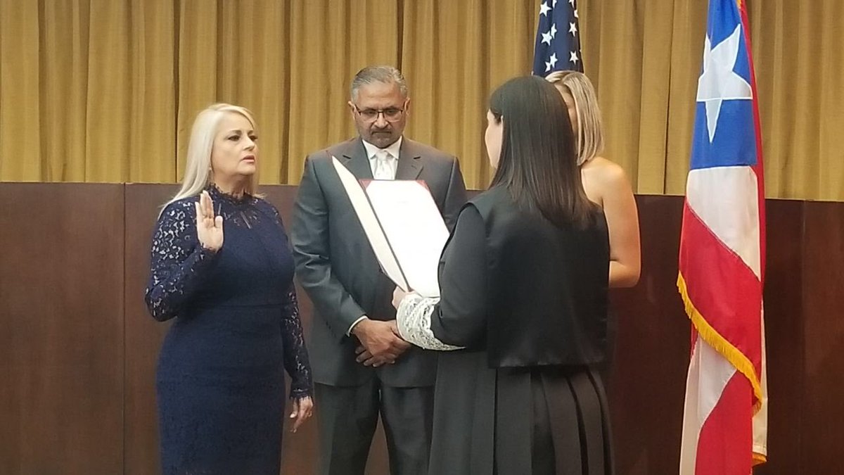 lafortalezadepr's tweet photo. [Ahora] Juramenta @wandavazquezg como Gobernadora del Gobierno de Puerto Rico. https://t.co/9YstcWydGK