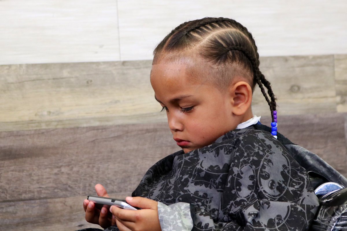 Ohheimuli's tweet photo. If y’all are looking for some fly #Back2SchoolCutz hit up BEN at
💈Redmond’s Barbershop💈
*located in the 💙 of UT
Walkins 9-5, Tues.— Fri.
Appointments ONLY Sat.
#ForeignRoots #801BARBER #SupportLocalBusinesses https://t.co/IRZMaOPuaP