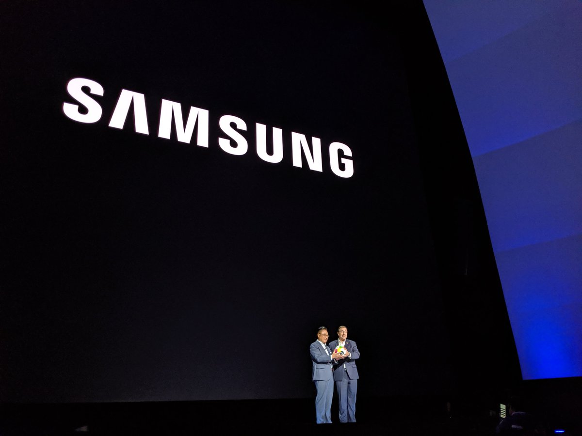 UNDP's tweet photo. We're joining forces with @Samsung 🤝 to step up action on the #SDGs. #SamsungGalaxy phones will soon have the #GlobalGoals app: https://t.co/Si9PrOy2a2 #SamsungEvent #Unpacked https://t.co/tZXdb8yKJy