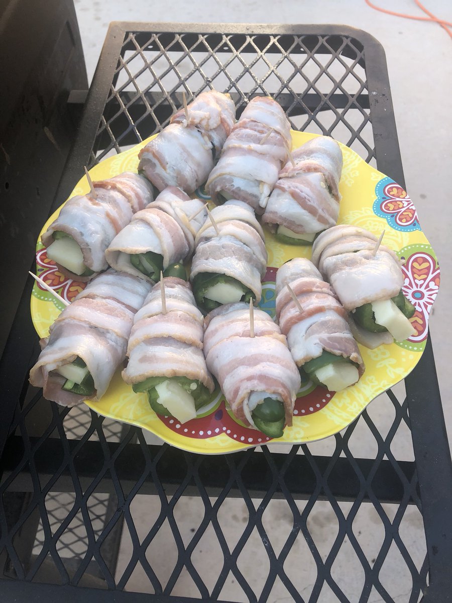 CoachGilpin's tweet photo. When Texas coaches ainβt BBQβing, weβre frying!!!!!!!!!!
#coacheslife
#theback40 https://t.co/yMHEeX83Sd