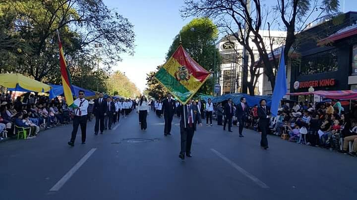 CbbaInfocal's tweet photo. La Fundación INFOCAL participó en el desfile Cívico en homenaje a los 194 años de independencia de Bolivia. https://t.co/X3pPsmb3hA