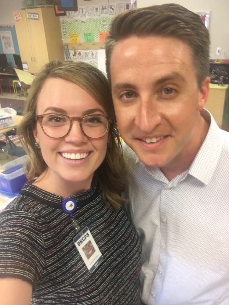 JulianneDenton's tweet photo. When a teacher friend calls for help setting up their classroom, you show up! Grateful for our @OKCPS teachers who are working day & night to prepare for kids next week! Call up your teacher friends & see how you can help! It takes a village! #OklaEd #RisingRockets @MrDentonOKC https://t.co/rVrQsCq3Df