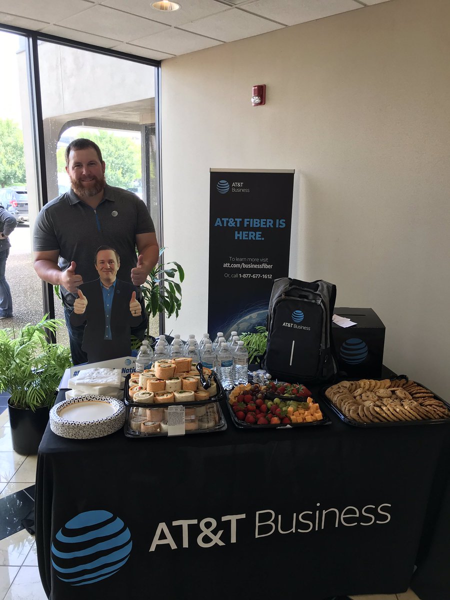 spiceyricey07's tweet photo. It was 🔥HOT🔥 in Tennessee today, but Kyle kept it cool by letting tenants know how AT&amp;T Business Fiber can boost productivity. #WhatsHappeningInHeartland #fuelingfiber #travelingacuff #attbizlife #fieldmarketingnation https://t.co/mwMDoT3Q7K