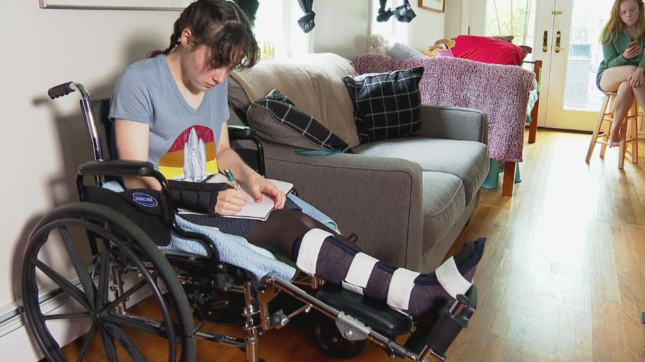 DanWGME's tweet image. 16 year-old Emily Miller is on the fast track to recovery after being struck by a hit &amp;amp; run driver in Knox County last month. 

She&apos;s now home from the hospital and sharing her story with us. #LiveOnCBS13