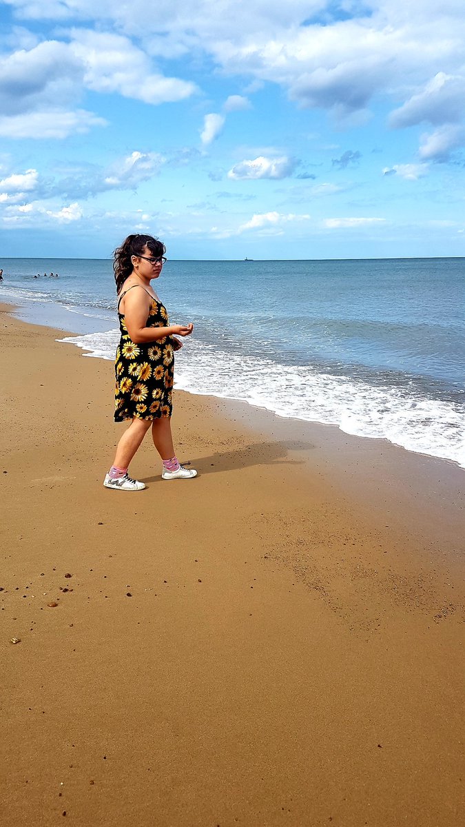 shelleyscake's tweet photo. #summerfun #summer #beach #greatuarmouth #love #daughter #sea https://t.co/7mgeijCRoe