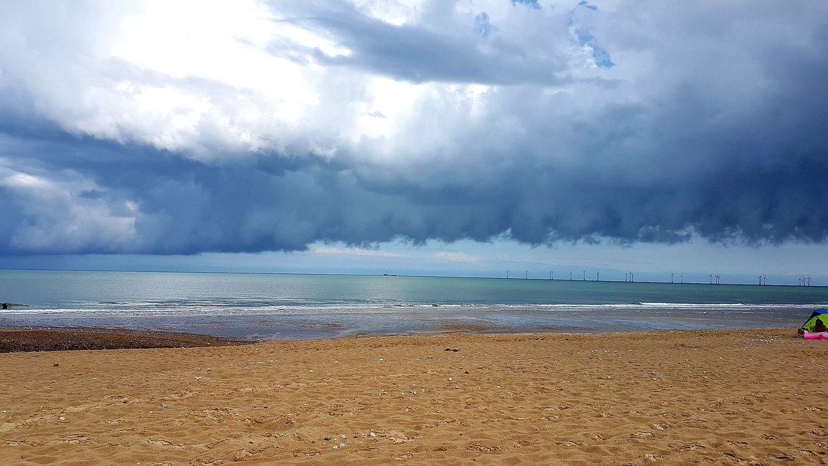 shelleyscake's tweet photo. #summerfun #summer #beach #greatuarmouth #love #daughter #sea https://t.co/7mgeijCRoe