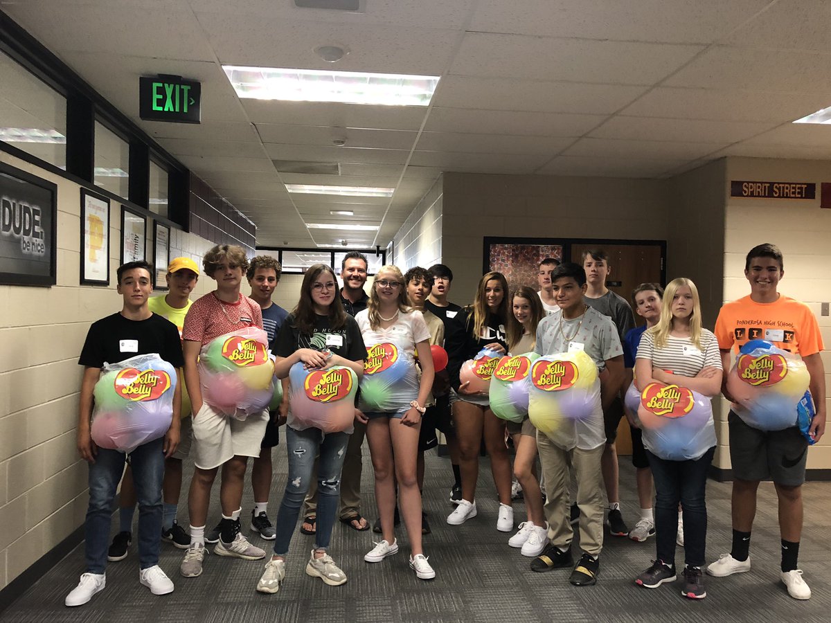 phsmustangs's tweet image. Our #LinkCrew rocked it today with our freshmen! Creative costumes, team building and fun! @mlnansen