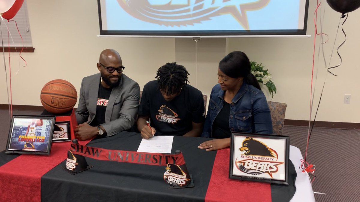 marvodia's tweet photo. From being cut in the 7th grade, to signing a full basketball scholarship... I can do anything through christ 🙏🏾 #SIGNED ✍🏾 https://t.co/e76HU2WGAq