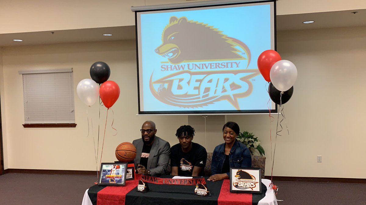 marvodia's tweet photo. From being cut in the 7th grade, to signing a full basketball scholarship... I can do anything through christ 🙏🏾 #SIGNED ✍🏾 https://t.co/e76HU2WGAq