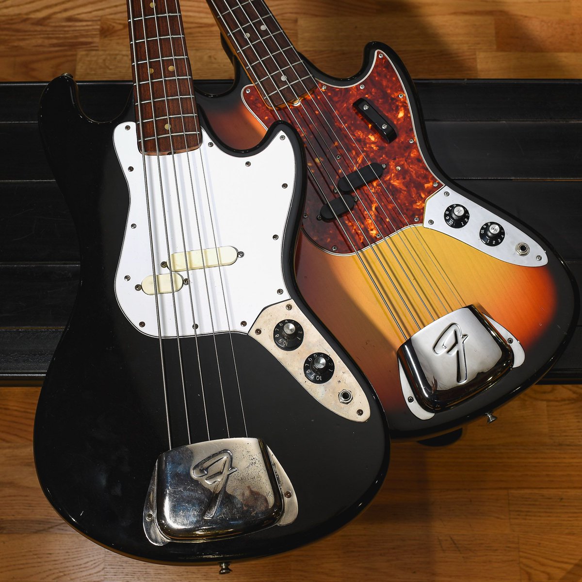 cmeBASSment's tweet photo. Nothing says the more the merrier like a pair of fraternal Fenders. Twin ‘66 Bass Vs for the win! https://t.co/KgGUrgq3pV
#chicagomusicexchange #thebassment #fender #bassv #1966 #used #basstalk #bassplayer #tonemob #knowyourtone #gearwire #gearybusey https://t.co/fgoktG3I7v