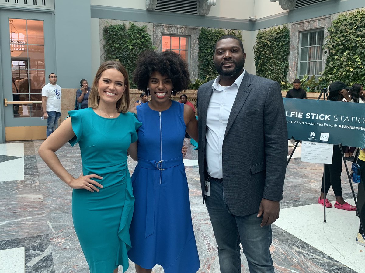 Mr_Lundy's tweet photo. Glad @ComcastILLINOIS sponsored today’s #S2STakeFlight &amp; helped send CHA residents to college w/ dorm supplies. Thx Telemundo’s @irenesancheztv for emceeing! The wisdom Dr. Sybil Madison &amp; Comcast’s Richard Harris shared would’ve been great for me to hear before I went to school! https://t.co/gJx5WJKT8Z