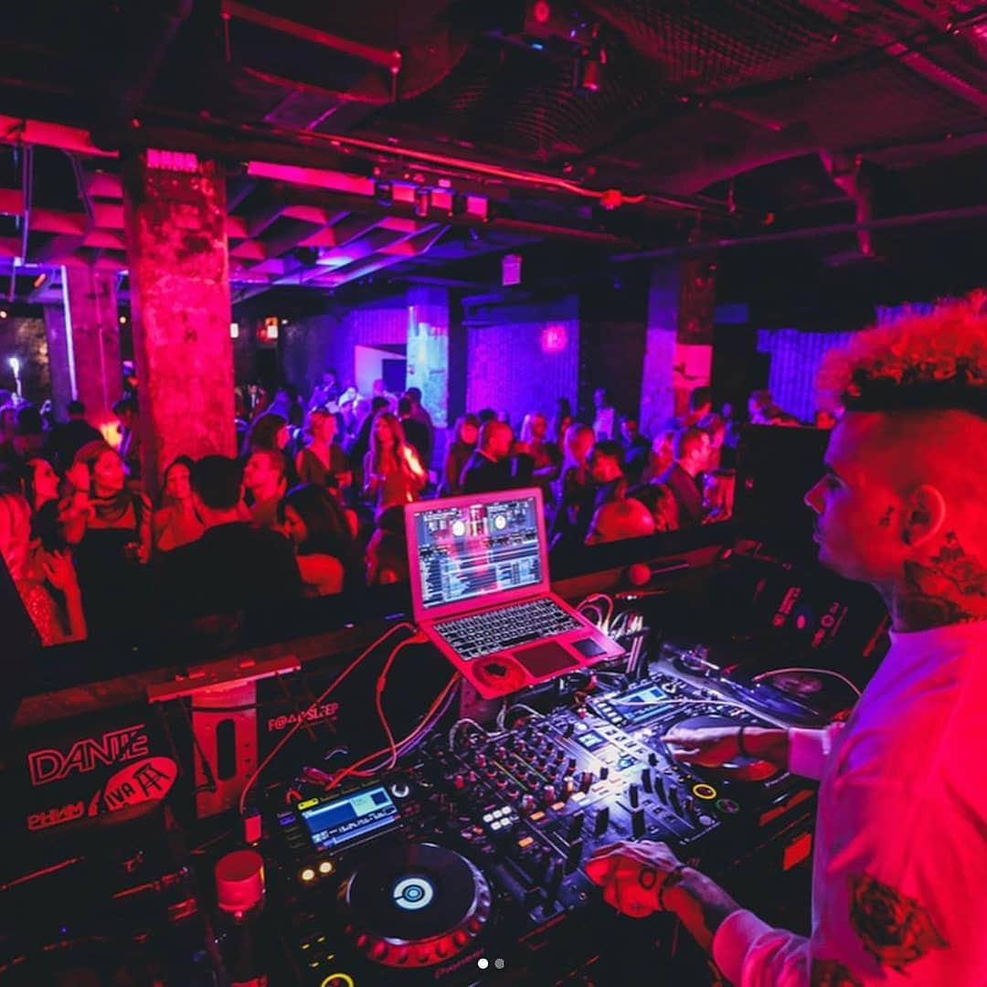 BrianSurreal's tweet photo. #undergroundchi #thegoodlife #chicago #ChicagoBars #ChicagoBarScene #ChicagosBest #chicity #ChicagoClubs #ChicagoClubbing #ChicagoDrinks #ChicagoEvents #chicagogram #ChicagoNightClubs #ChicagoNightLife #ChicagoNights #chicagoparty #ChicagoVIP #ChiTown… https://t.co/QQYz0wSYcQ https://t.co/zxwwWznfmg