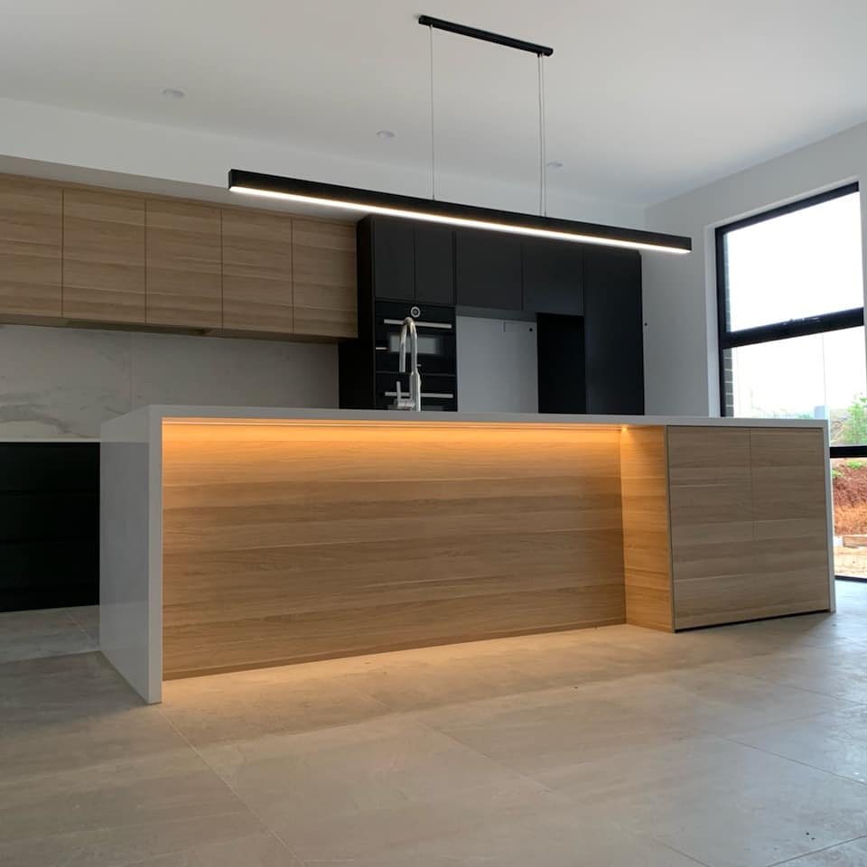 MahoganyHomes1's tweet photo. Lighting is a great way to accentuate the main features of your home. Thankyou to our always reliable sparky for making this home pop! Who's a fan ?? (Pardon the pun) #mahoganyhomes #adelaidebuilder #custombuilthomes #homebuilder #design #build #house #lighting https://t.co/vJ5un6iHwW