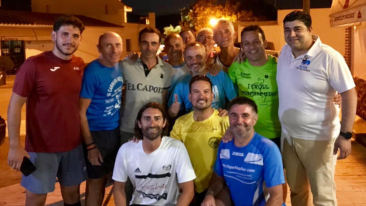 meleromj's tweet photo. Quedada de los miércoles; hoy tocaba Los Naveros, buen grupo y buena faena.
Con el Maestro Enrique Ponce...
#runningvejer #siguealahormiga #naverosterritoriorunning https://t.co/zXdKdXQ4XF