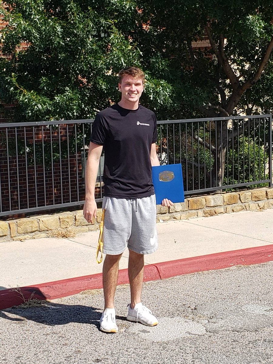 CarrieHaler's tweet photo. Ready to work hard.  Can't wait to hear how great his adventures will be.  @JustinHaler #savagestorm https://t.co/IxsLU9tX4N