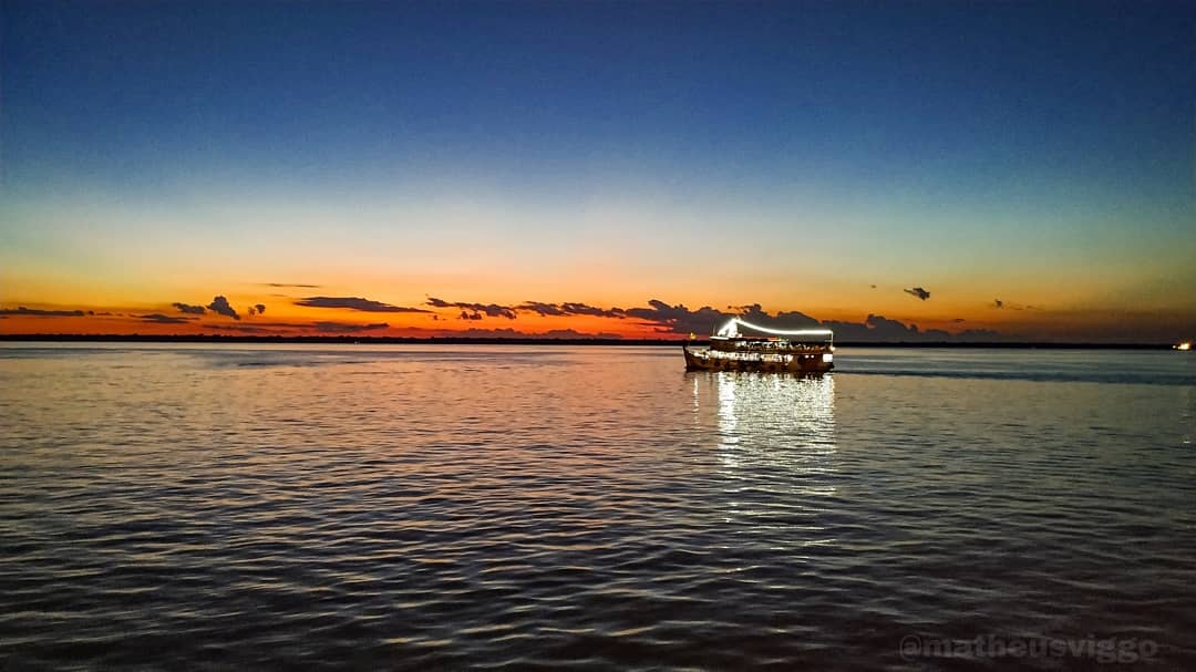 matheusviggo's tweet photo. Dia de luz, festa de sol
E o barquinho a deslizar
No macio azul do mar
Tudo é verão, o amor se faz
Num barquinho pelo mar
Desliza sem parar... 
.
.
.
📸 Matheus Viggo (direitos autorais)

#barquinho #obarquinho #premiodejornalismoemturismo #abrajet #turismo #vempropará https://t.co/wD555SQsNs
