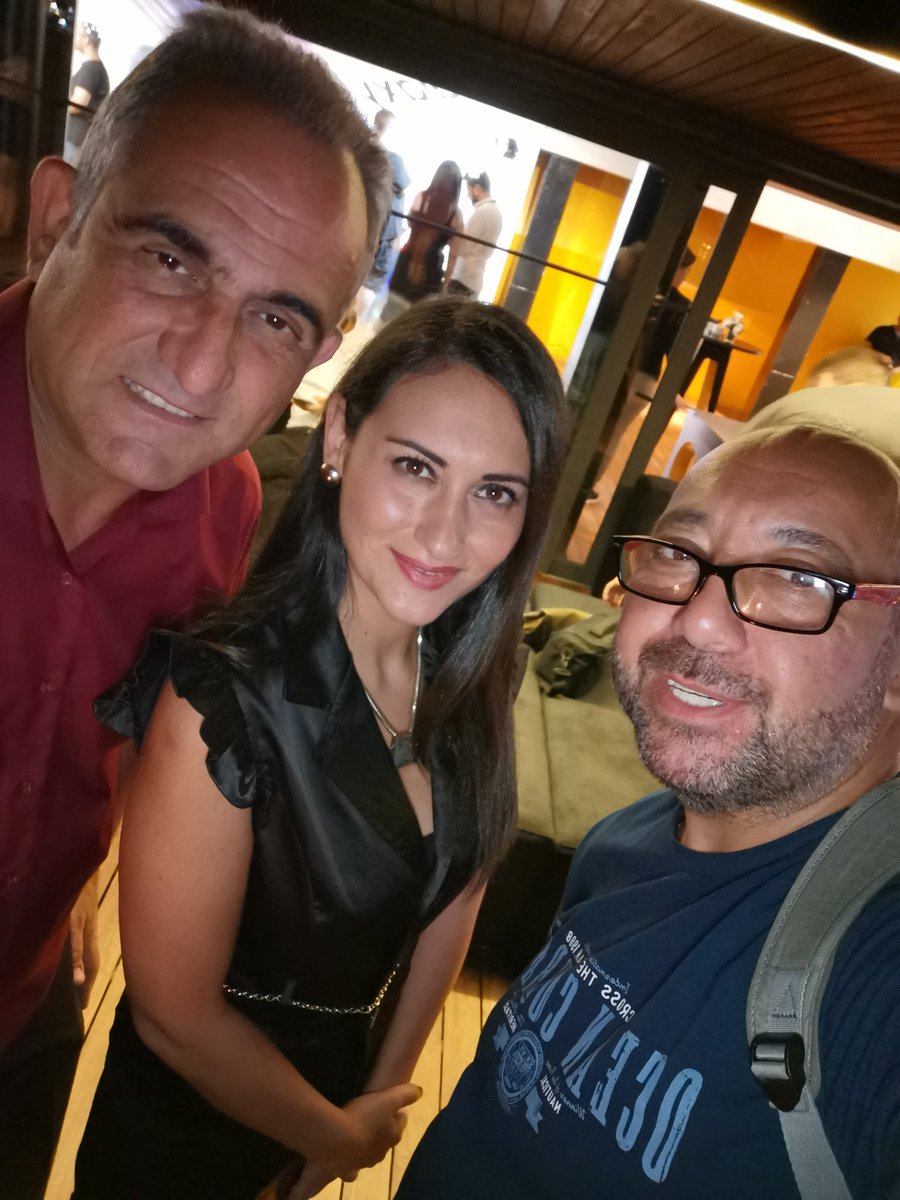 Her ne kadar kızımızı <a href="/MedyaeviDijital/">Medyaevi</a> 'e kaptırmış olsak da o bizim hep kalbimizde yer alacak. <a href="/duygusayiner/">Duygu Sayıner Çıdamal</a> <a href="/Media_Trend/">Mediatrend</a> <a href="/aykutaltindag/">Aykut Altindag</a>