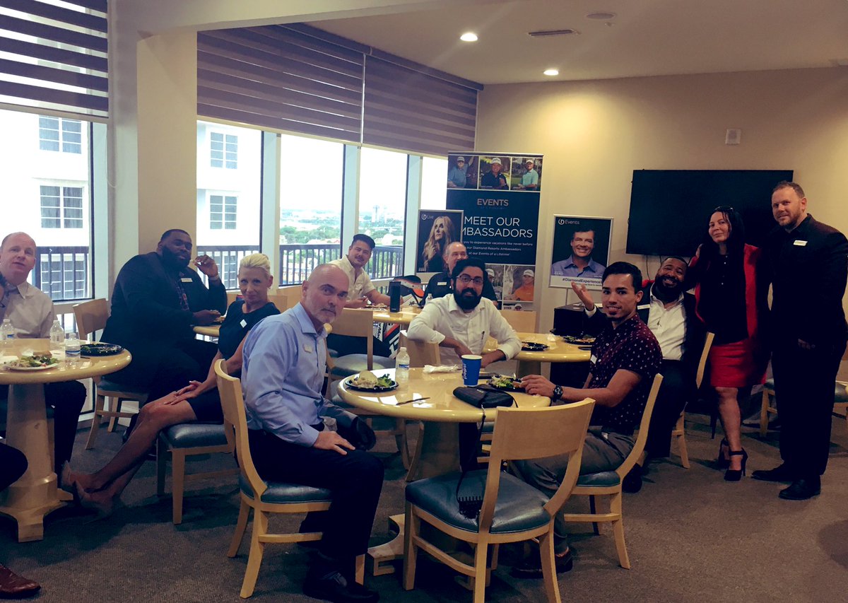 Recruiterofgems's tweet photo. At #TeamDBR today, we broke bread together as a family & shared appreciation for one another. Our #intentionalculture is 2nd to none! #Diamondcareers @AbdelaJason @Joann6179 @espositofiore @cbauer625 @TheTNPatrick @tom_savino @RhettBolling @Bhaynes331 @kyleraid @JeffPru93184092 https://t.co/CyyeW0a4jE