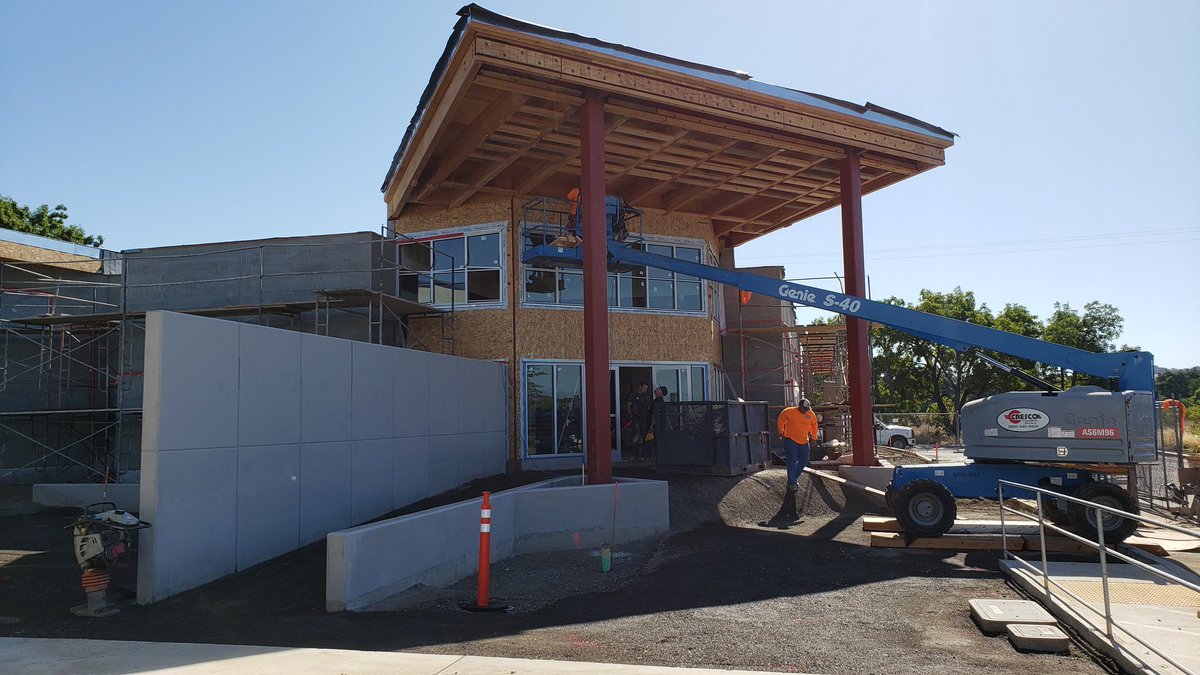 MADIGroupInc's tweet photo. The spacious natural-light-filled learning spaces at Suisun Valley K-8 New Admin and Library building is coming to life! #architecture #schooldesign #learningspaces #MADIgroup #MADIteam #building #construction https://t.co/4xyXxjTyGm