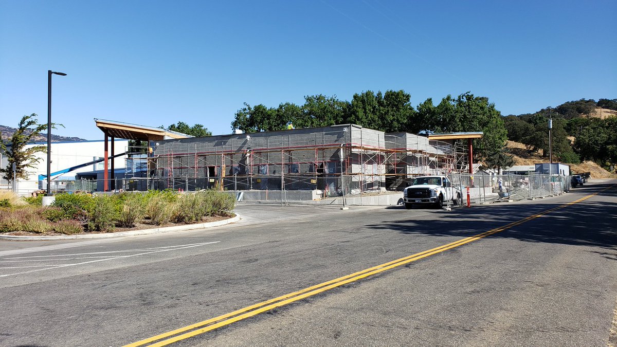 MADIGroupInc's tweet photo. The spacious natural-light-filled learning spaces at Suisun Valley K-8 New Admin and Library building is coming to life! #architecture #schooldesign #learningspaces #MADIgroup #MADIteam #building #construction https://t.co/4xyXxjTyGm