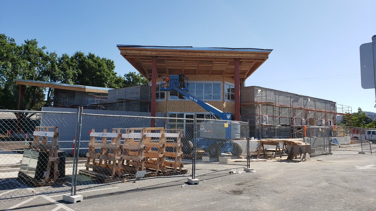 MADIGroupInc's tweet photo. The spacious natural-light-filled learning spaces at Suisun Valley K-8 New Admin and Library building is coming to life! #architecture #schooldesign #learningspaces #MADIgroup #MADIteam #building #construction https://t.co/4xyXxjTyGm