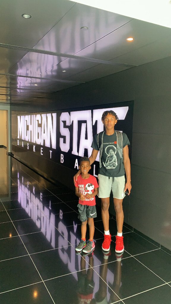kb33zy_04's tweet photo. Blessed to receive an offer from Michigan State University. I want to personally thank Coach Izzo, Coach Stephens, and the entire MSU coaching staff!! #GoSpartans @msubasketball 💚💚💚 https://t.co/MdoDUEilUp