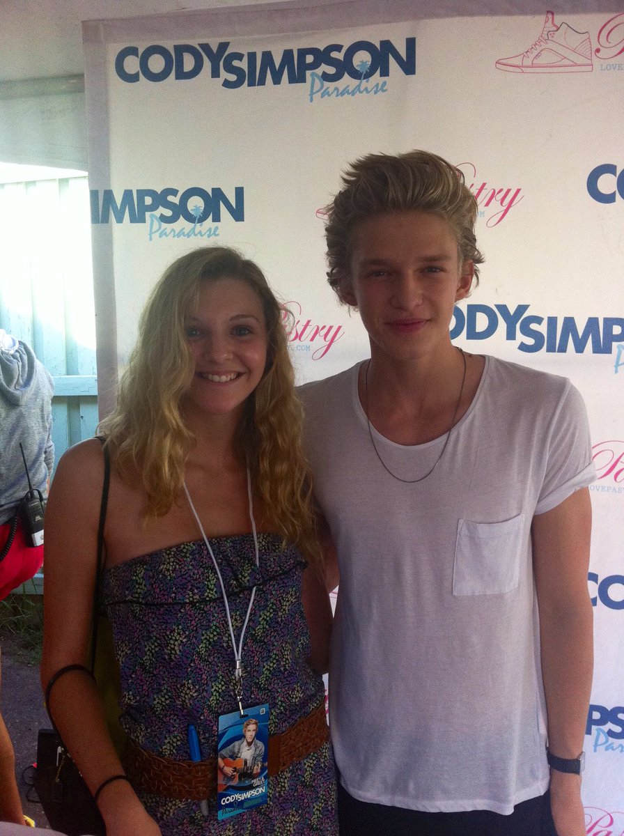 manbunnanbun's tweet photo. @codyandthetide Holy tbt 😭😭😭 #ParadiseExpanded https://t.co/uQcFQvxKKK