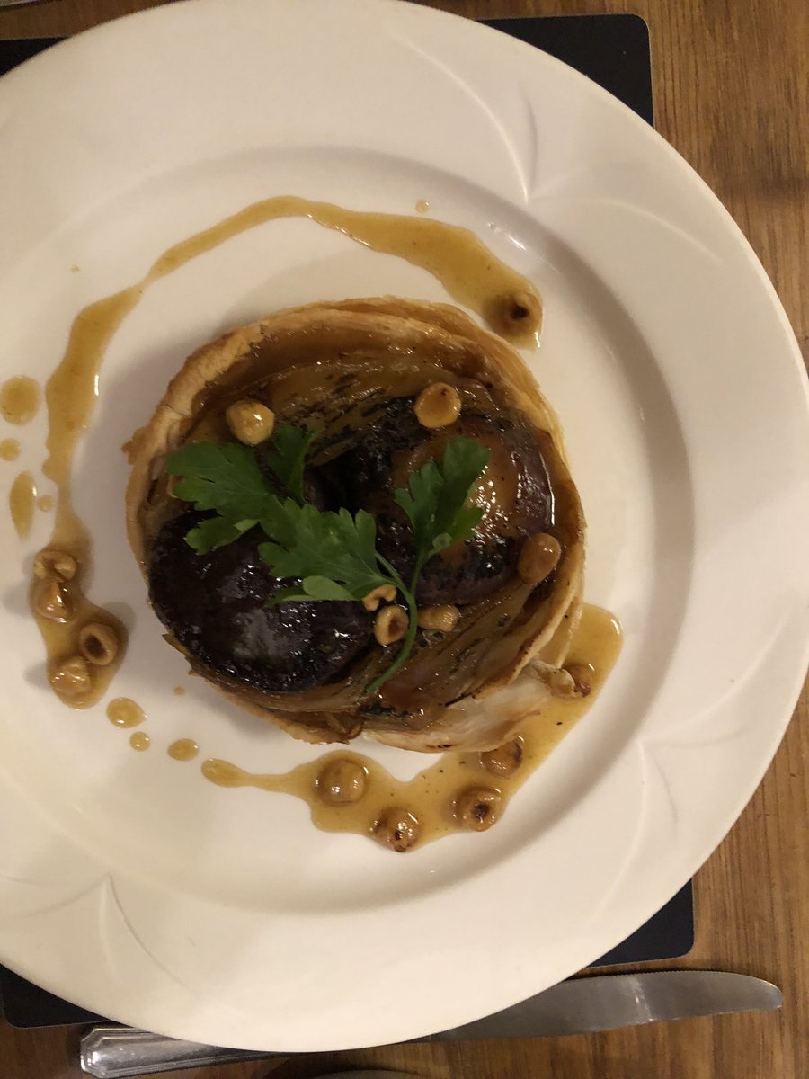 Delicious meal <a href="/WeaversDiss/">Weavers Diss</a> this evening. Thanks to the lovely LL for the early birthday treat! #veganDiss