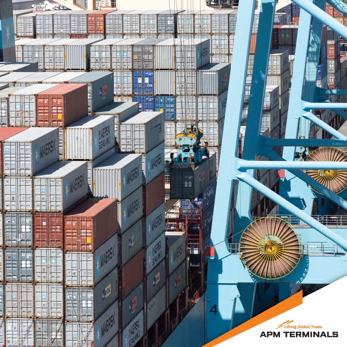 APMTT's tweet photo. #Goodtoknow
Nos portiques Super Post Panamax peuvent aller jusqu’à la 23 ème rangée de conteneurs sur les navires triple-E ! https://t.co/Cl1J5LAXCp