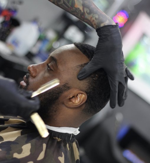 clippercrew619's tweet photo. Jordan blessing his client 🔥🔥🔥 #elcajonsbarbershop #cleanhaircut https://t.co/LGU6n2LKkI