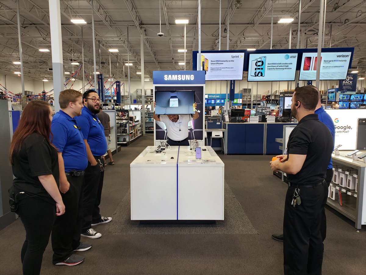 DarthProff's tweet photo. Some great teamwork done from the SEC team I cover. Job well done building excitement and motivating others to join in. Now let's get those pre-orders going #SamsungEvent #galaxynote10 #WEWILL #SCKeepItTight @adamksea @Krivs14 https://t.co/2CfoQMgjj5