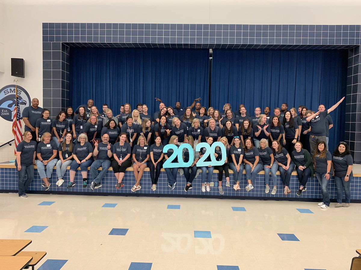ScogginsMS's tweet photo. Loved welcoming back all of our teachers today!  We’ve got 20/20 vision for a great 2020, Seahawks!  Servant Hearts, Future Ready! https://t.co/HpL0Ftt9VT