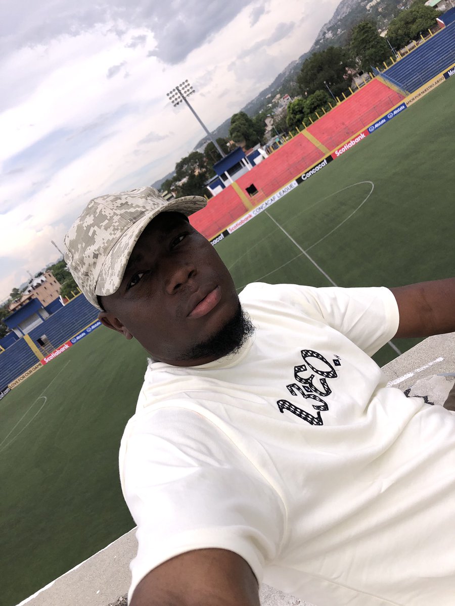 ItsJosephWesner's tweet photo. Pa okipe nou de Chòv la 🤣🤣🤣🤣 #stadesylviocator #haiti #asc #RobinHood #ConcacafLeague #stateofgoal #loveforourgame #pluginhaiti https://t.co/4Raxs2ywKa