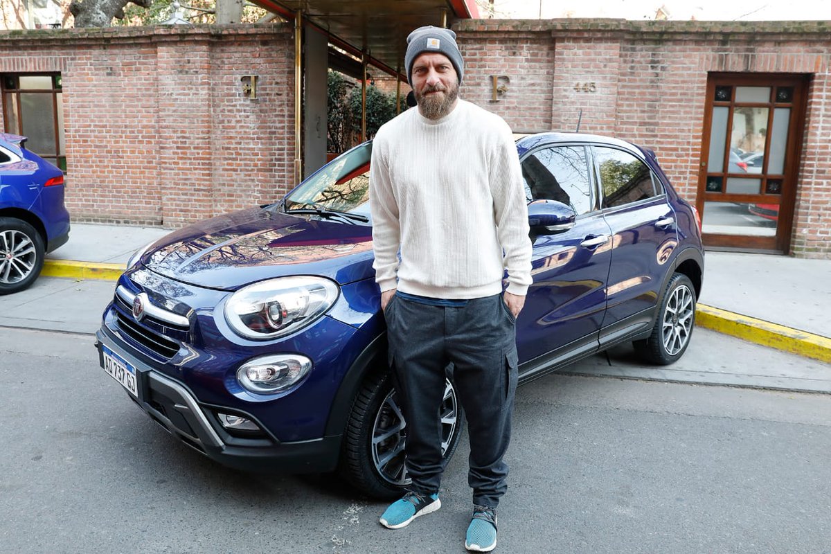 GuidoTonelli's tweet photo. La patria se lo demandó: Daniele #DeRossi ahora anda en un @fiatargentina #500x más italiano que comer spaghetti en el Trastevere. 🇮🇹🍝🍕 https://t.co/1EANQgNSUC