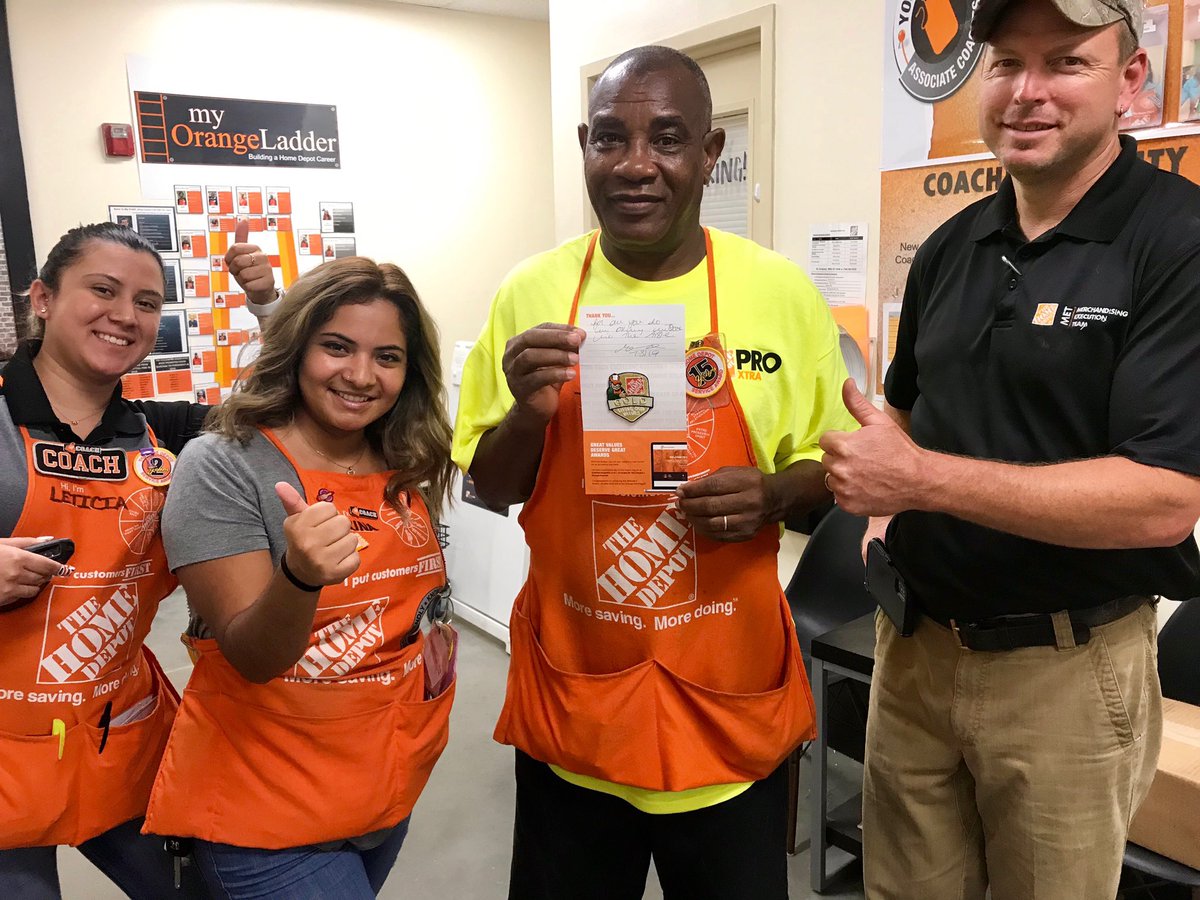 Marina42_'s tweet photo. Taking a moment to S/O OUR D25associate TAYO for earning his 2nd gold badge 👏🏼 . #AboveAndBeyond #8548 #livingtheorangepromise @meron892 @billshuell @staceyjsharp1 @LeticiaM8548 @MaddieMancia @DawnSeibert https://t.co/ScNBK4EMKF