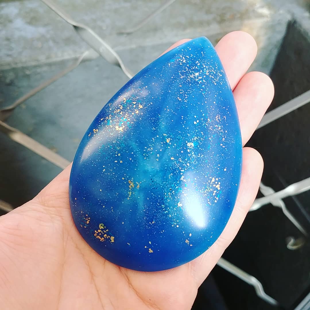HamsterParade's tweet photo. I've always wanted to try making a more realistic Lapis gem. Especially now that her outfit has a bit of gold in it in the show. :) https://t.co/wF5980aPso
