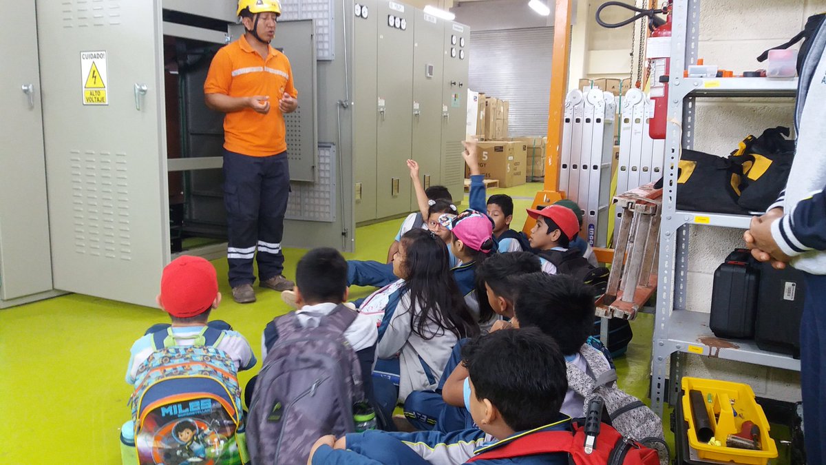 ciergalapagos's tweet photo. #HéroesDeEficienciaEnergética
Hoy reiniciamos nuestras actividades de difusión con la visita del 4to Año EGB de la Unidad Educativa "Loma Linda", quienes pudieron conocer y participar de diferentes actividades interactivas en la Planta Fotovoltaica y el @ciergalapagos 🇸🇱🐢☀️🌎 https://t.co/0ZqLaDXOKt
