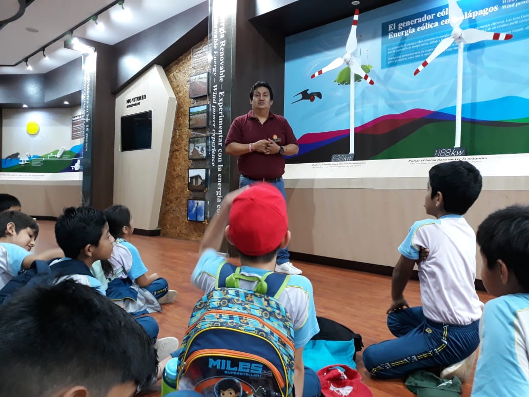 #HéroesDeEficienciaEnergética
Hoy reiniciamos nuestras actividades de difusión con la visita del 4to Año EGB de la Unidad Educativa "Loma Linda", quienes pudieron conocer y participar de diferentes actividades interactivas en la Planta Fotovoltaica y el <a href="/ciergalapagos/">CIER Galápagos</a> 🇸🇱🐢☀️🌎