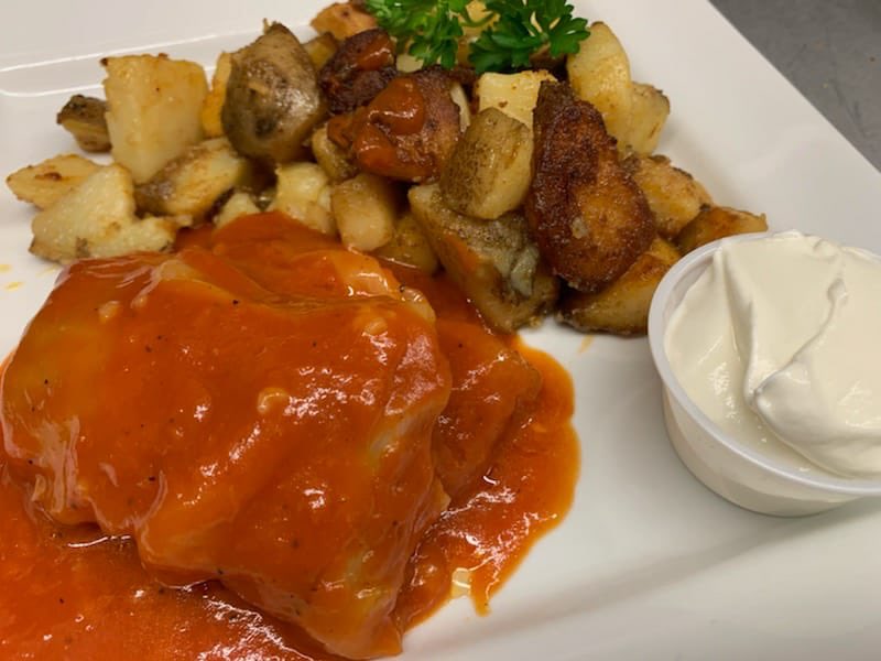 schnitzel_vs's tweet photo. #Suppertime at #Vsschnitzelhouse Cabagge Rolls and Potato’s and #bananasplit Cake . #toronto #etobicoke #alderwood 👩🏼‍🍳 https://t.co/kf9q5sC8rM