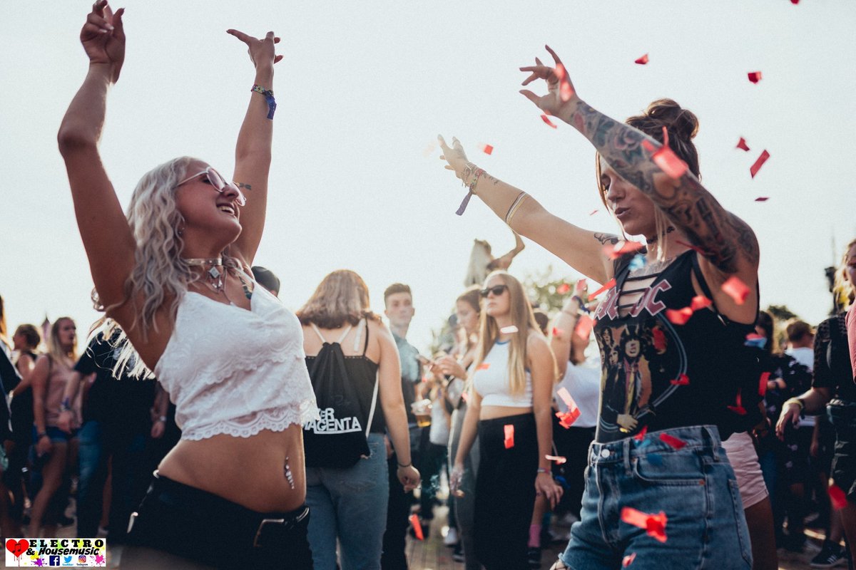 DJElectroHouseL's tweet photo. Disfruta cada momento de Electrisize Festival 2019 ¡Faltan solo 2 días!❤♫🔊🕺😍🙌👌✌🔥#electrisize2019 #esize #electrisize
#electro #electronicmusic #tomorrowland #rave #edmlove #love #edm #ibiza #party #MusicFestival #edclv2019 #EDMlife #dancing #Ultra2019 #dancing #festival https://t.co/7iSKZLnn0W