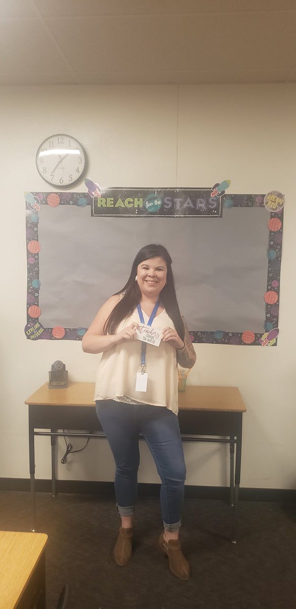 NicoleSumrall's tweet photo. Miss Cook is excited to meet her 4th grade students tomorrow! She is going to help her students Reach For the Stars! @ParkHillElm @SJUSD_HR @SanJacintoUSD https://t.co/6CNH2Gpuk3