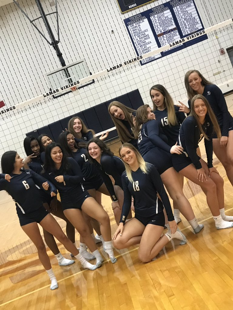 hdw5707's tweet image. #LHSVB 2019 picture day!