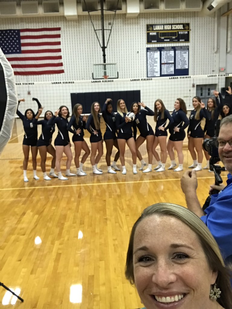 hdw5707's tweet image. #LHSVB 2019 picture day!