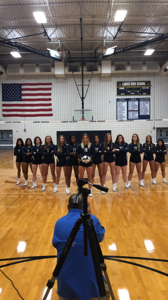 hdw5707's tweet image. #LHSVB 2019 picture day!