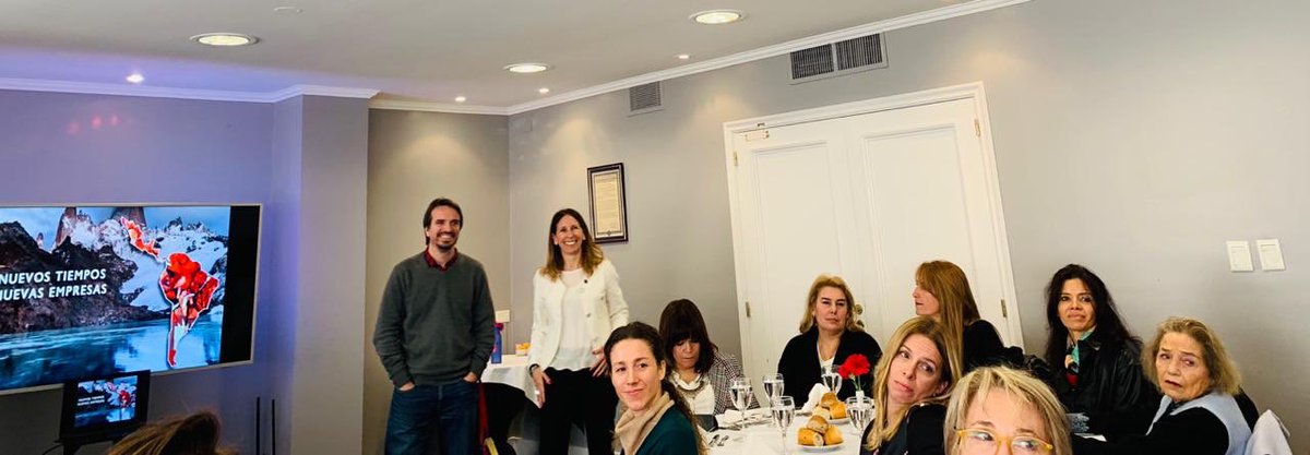 somosfame's tweet photo. ¡Gracias por acompañarnos en nuestro almuerzo! Hermosa jornada junto a Francisco Murray. 
#SomosFAME #MujeresQueLideran #Networking https://t.co/B42yUhYnxA