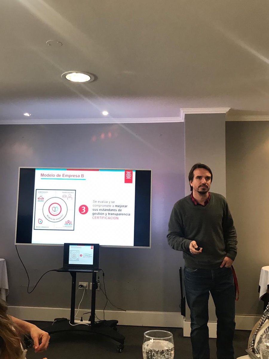 somosfame's tweet photo. ¡Gracias por acompañarnos en nuestro almuerzo! Hermosa jornada junto a Francisco Murray. 
#SomosFAME #MujeresQueLideran #Networking https://t.co/B42yUhYnxA