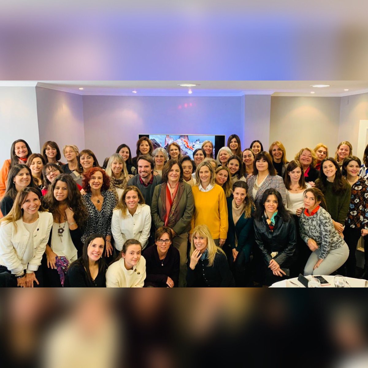 somosfame's tweet photo. ¡Gracias por acompañarnos en nuestro almuerzo! Hermosa jornada junto a Francisco Murray. 
#SomosFAME #MujeresQueLideran #Networking https://t.co/B42yUhYnxA