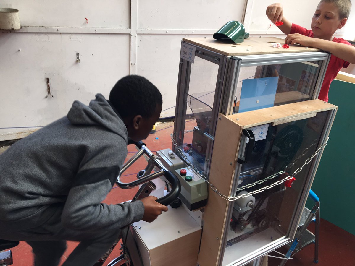 TRIANGLE_APG's tweet photo. “Can we come back tomorrow?” 
“Ten out of ten!”

Safe to say all twenty of us had a lot of fun making, creating and inventing! Definitely inspired to get our creative motors running @TRIANGLE_APG 👍🛠🤖🤡 #Lambeth #charity #triangletrip https://t.co/zX5gCcotIq