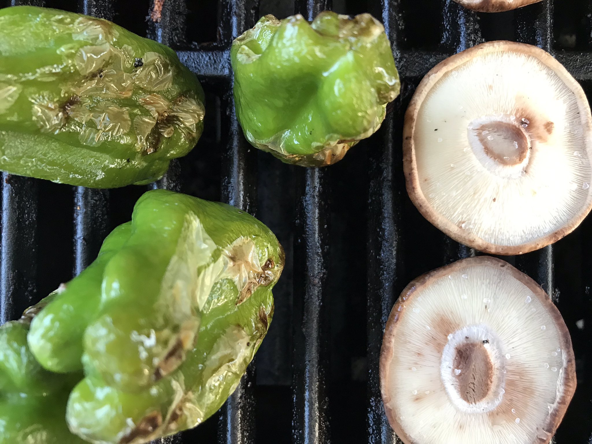 B Yard Official q Space q Track ピーマンとシイタケの1番美味しい焼き方 駅前bbqb Yard ビーヤード ピーマン シイタケ まるごと q バーベキュー 御岳 みたけ 奥多摩 ヤケドに注意 野菜を主役に T Co Sdkiu3nf5s Twitter